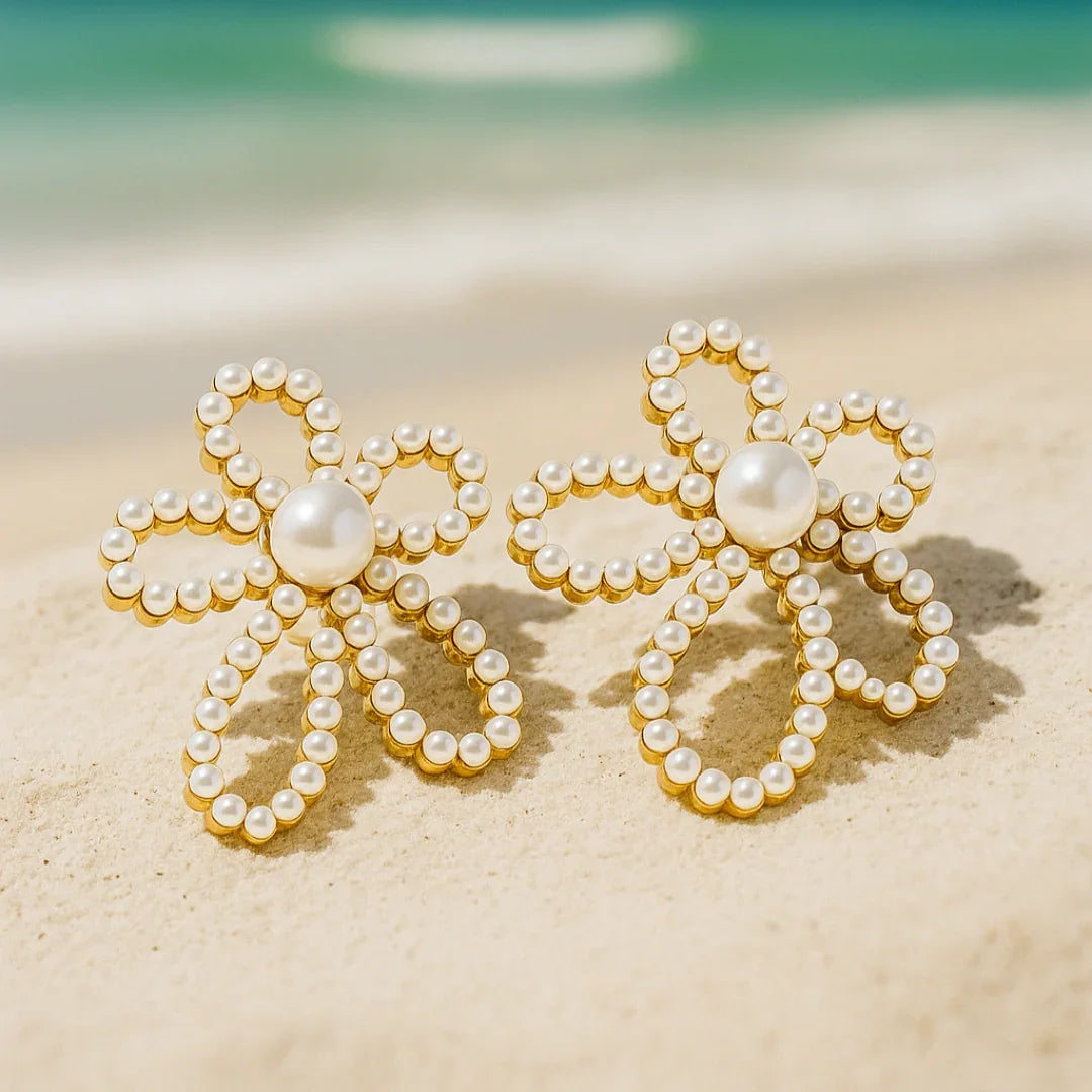 Brinco Flor com Pérolas Banhado em Ouro 18k