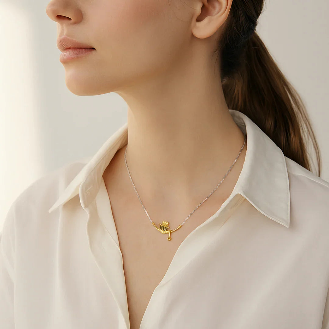 Colar Com Pingente Com Abelhinha Banhado Em Ouro 18k