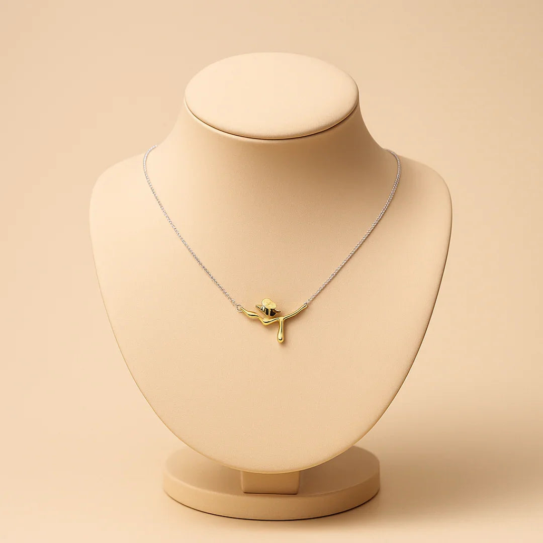Colar Com Pingente Com Abelhinha Banhado Em Ouro 18k