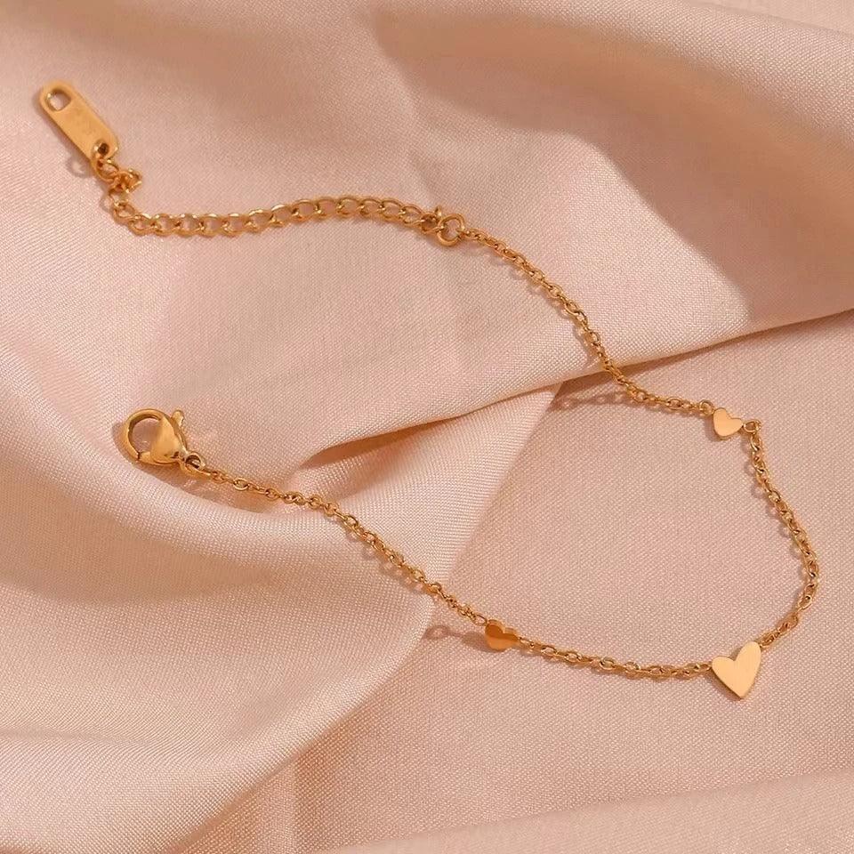 Pulseira Com Corações Banhada em Ouro 18k