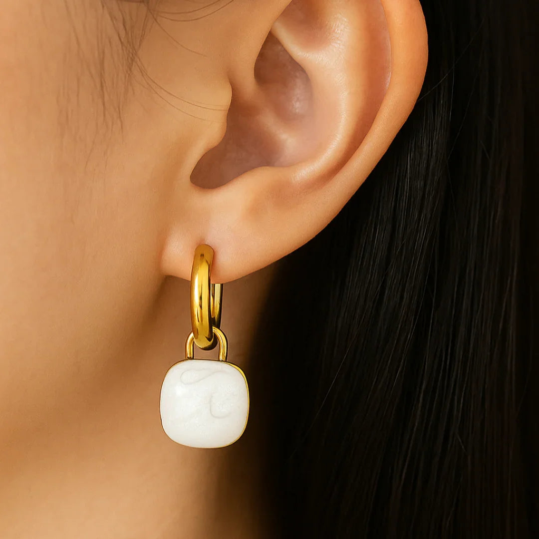 Brinco de Argolinha com Pingente Banhado em Ouro 18k