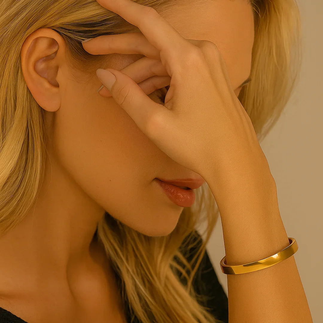 Pulseira Lisa Minimalista Banhada em Ouro 18k