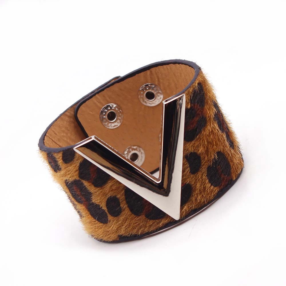 Pulseira de couro leopardo amuleto palavra V