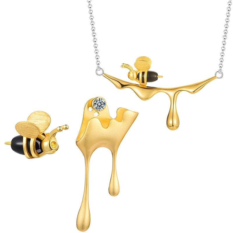 Colar Folheado A Ouro 18K Com Pingente Com Abelhinha