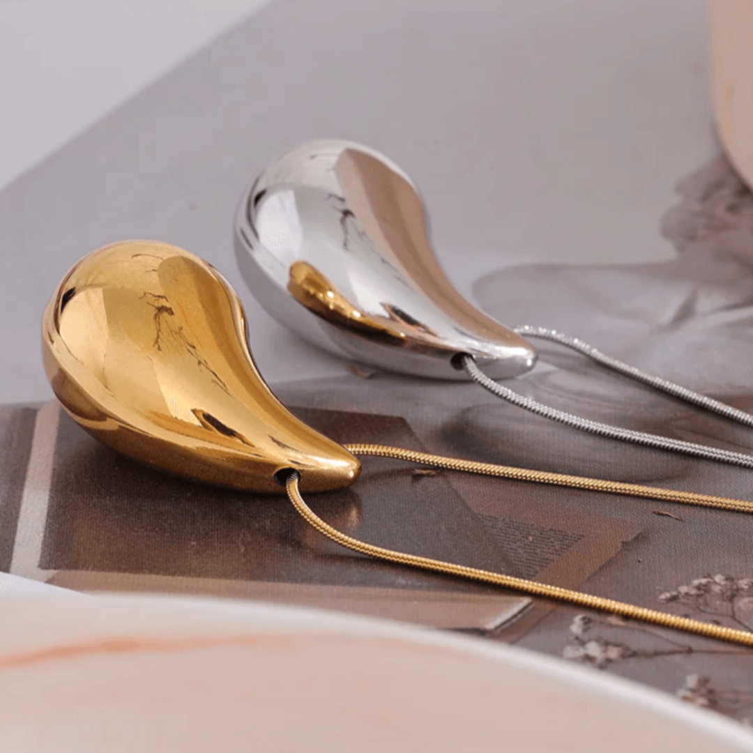 Colar com Pingente de Gota Banhado em Ouro 18k