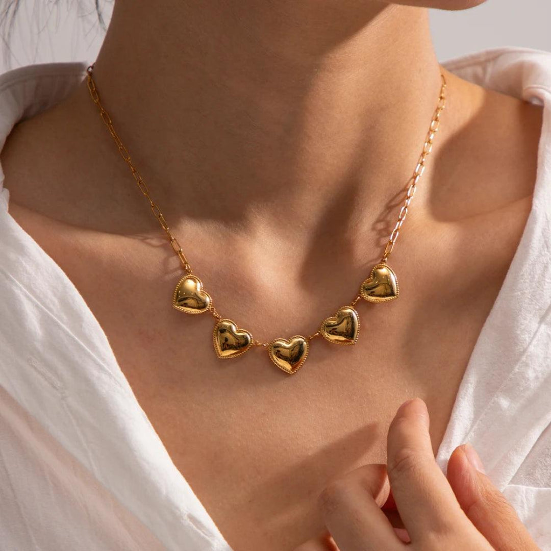 Colar Com Corações Frontais Banhado Em Ouro 18k
