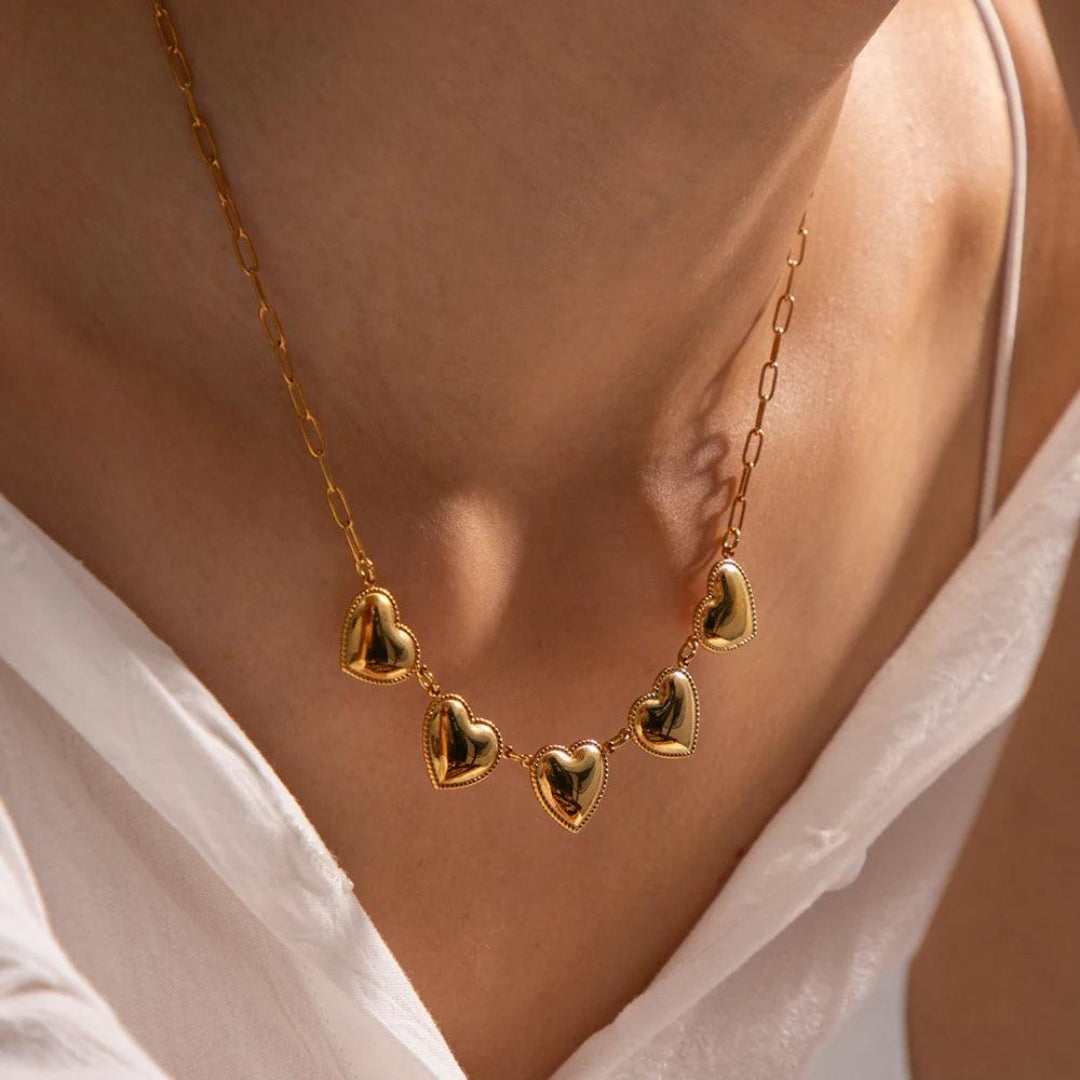 Colar Com Corações Frontais Banhado Em Ouro 18k