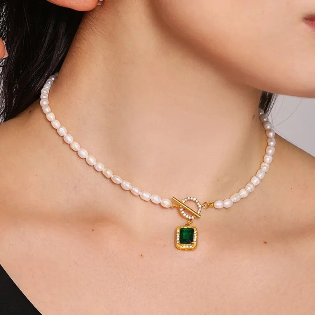 Colar de Pérola com Pingente Verde de Zircônia Banhado em Ouro 18k