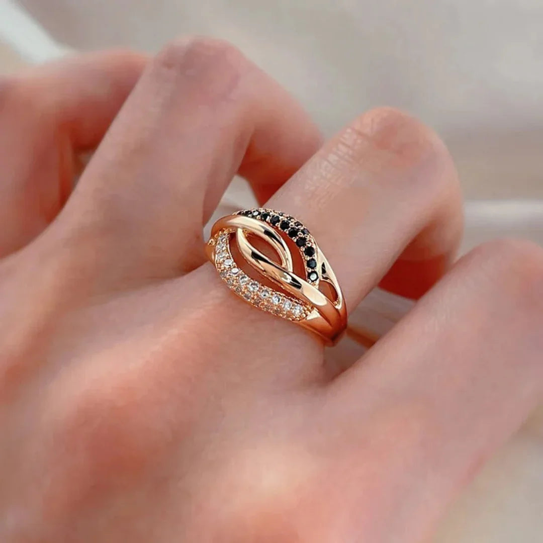 Anel Cruzado com Zircônias Banhado em Ouro 18k